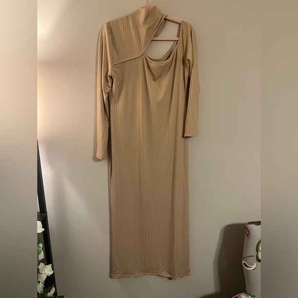 One-Shoulder Turtleneck Maxi Dress (order one size up) - Picture 2 of 4